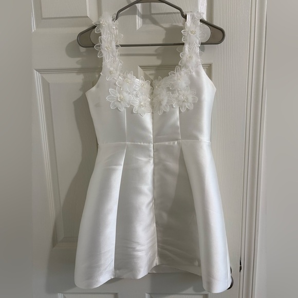 Elliatt Elder Dress White Mini - Picture 6 of 15